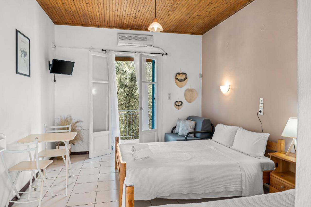 Oceanis Rooms Mikros Gialos Exteriör bild